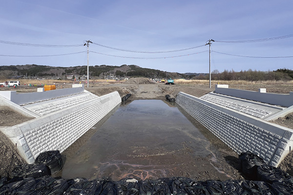 宮城建設㈱(久慈市) 二級河川小屋畑川筋長内地区新川2号橋橋梁下部工ほか工事